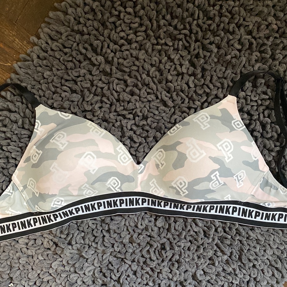 VS Pink Wear Everywhere Wireless Lightly Lined Bra